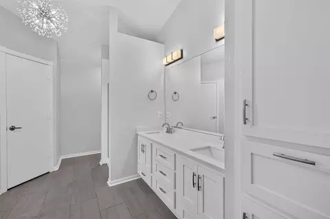 Bath - 4612 Midway Dr, Norman, OK 73072 photo 2 of 7