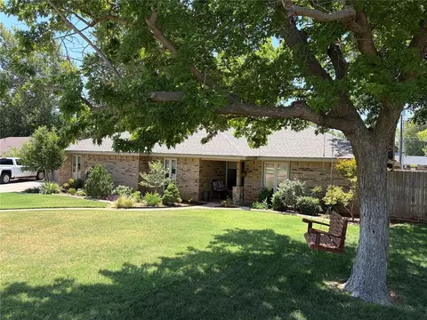 1510 W E Ave, Elk City, OK 73644