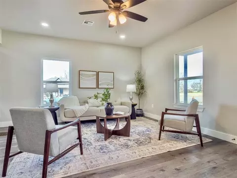 Living - 705 E Springer Ave, Guthrie, OK 73044 photo 4 of 8
