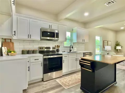 Kitchen - 705 E Springer Ave, Guthrie, OK 73044 photo 3 of 4