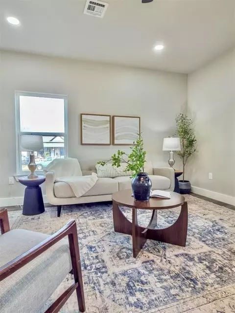 Living - 705 E Springer Ave, Guthrie, OK 73044 photo 3 of 8