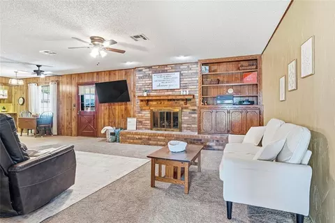 Living - 1316 Caudill Dr, Watonga, OK 73772 photo 2 of 4