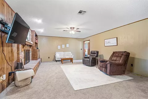 Living - 1316 Caudill Dr, Watonga, OK 73772 photo 3 of 4
