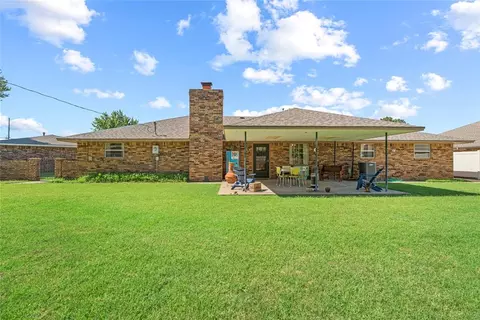 Exterior - 1316 Caudill Dr, Watonga, OK 73772 photo 5 of 11