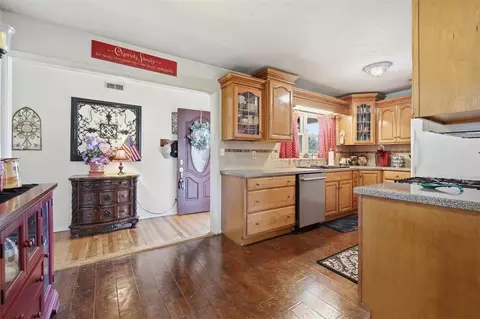 Entry Way - 308 Suwannee Rd, Foss, OK 73647 photo 2 of 3