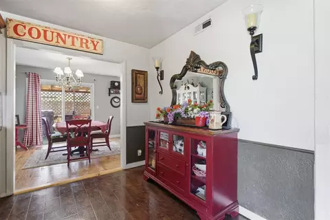 Entry Way - 308 Suwannee Rd, Foss, OK 73647 photo 1 of 3