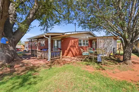 Exterior - 308 Suwannee Rd, Foss, OK 73647 photo 5 of 7