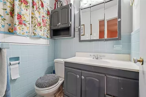 Bath - 308 Suwannee Rd, Foss, OK 73647 photo 1 of 1