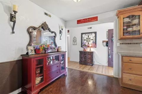 Entry Way - 308 Suwannee Rd, Foss, OK 73647 photo 3 of 3