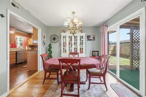Dining - 308 Suwannee Rd, Foss, OK 73647 photo 2 of 2