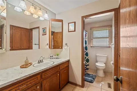 Bath - 201 Rice Dr, Watonga, OK 73772 photo 1 of 3