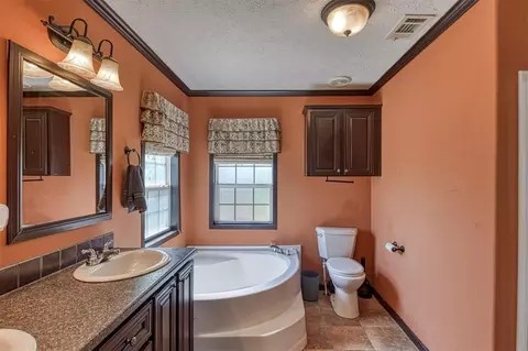 Bath - 13700 Iron Rd, Mcloud, OK 74851 photo 1 of 6