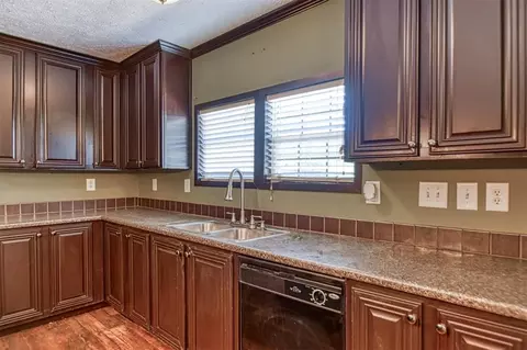 Kitchen - 13700 Iron Rd, Mcloud, OK 74851 photo 2 of 6