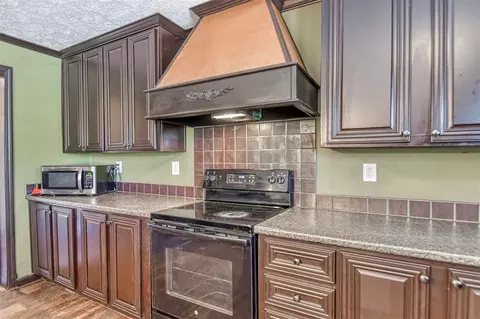 Kitchen - 13700 Iron Rd, Mcloud, OK 74851 photo 3 of 6