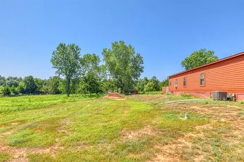 Exterior - 13700 Iron Rd, Mcloud, OK 74851 photo 5 of 7