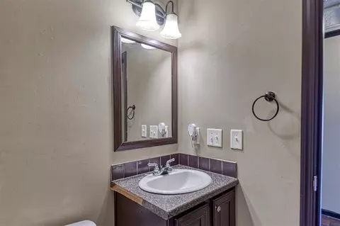 Bath - 13700 Iron Rd, Mcloud, OK 74851 photo 5 of 6