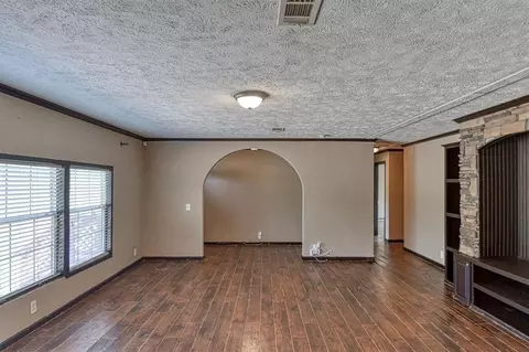 Living - 13700 Iron Rd, Mcloud, OK 74851 photo 4 of 4