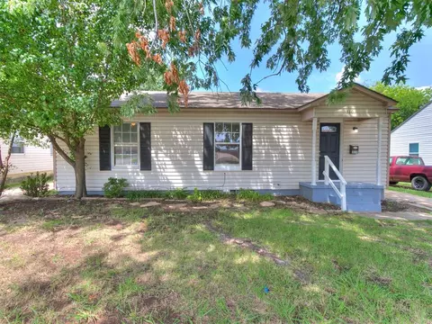 510 W Lockheed Dr, Midwest City, OK 73110