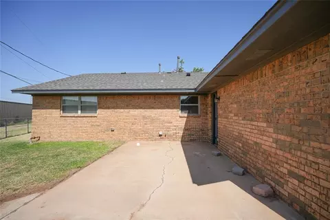 Exterior - 1417 Allyson Cir, Altus, OK 73521 photo 8 of 8