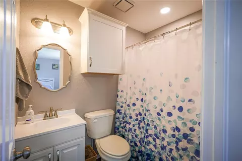 Bath - 1417 Allyson Cir, Altus, OK 73521 photo 2 of 2