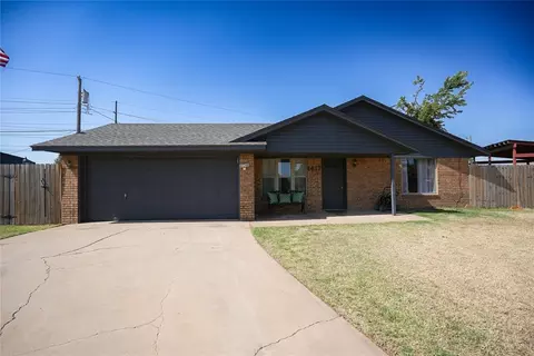 Exterior - 1417 Allyson Cir, Altus, OK 73521 photo 2 of 8