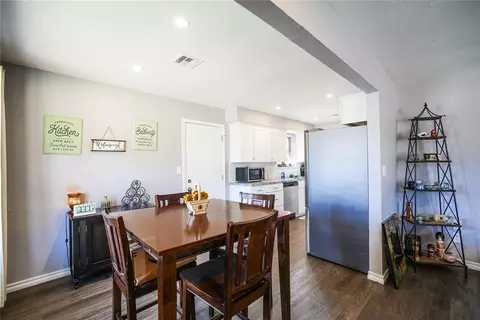 Dining - 1417 Allyson Cir, Altus, OK 73521 photo 2 of 2