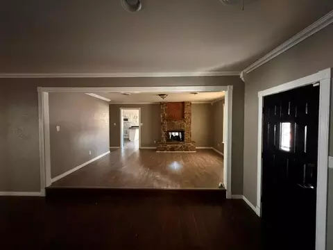 Living - 2106 N Beaver St, Guymon, OK 73942 photo 9 of 13
