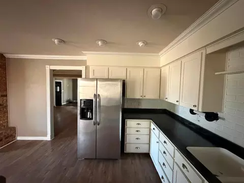 Kitchen - 2106 N Beaver St, Guymon, OK 73942 photo 3 of 3