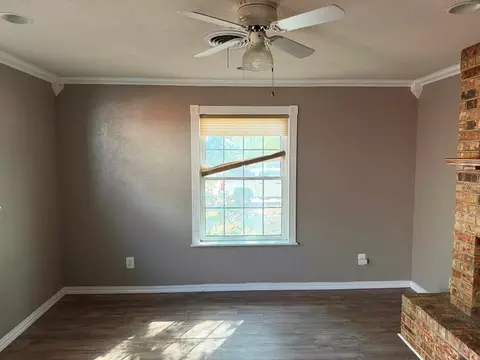 Living - 2106 N Beaver St, Guymon, OK 73942 photo 3 of 13