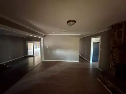 Living - 2106 N Beaver St, Guymon, OK 73942 photo 7 of 13