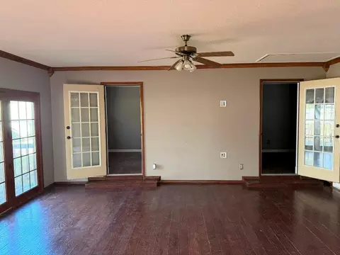 Living - 2106 N Beaver St, Guymon, OK 73942 photo 13 of 13