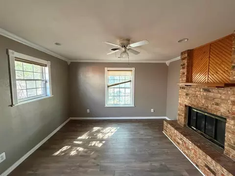 Living - 2106 N Beaver St, Guymon, OK 73942 photo 2 of 13