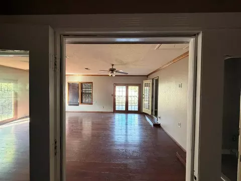 Living - 2106 N Beaver St, Guymon, OK 73942 photo 11 of 13