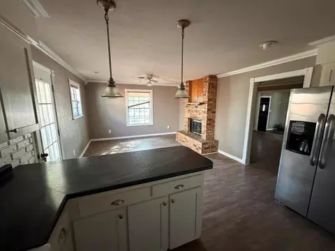 Living - 2106 N Beaver St, Guymon, OK 73942 photo 5 of 13