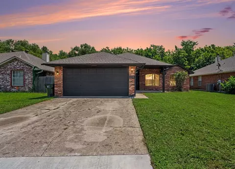 Exterior - 2133 Harbor Dr, Norman, OK 73071 photo 4 of 4