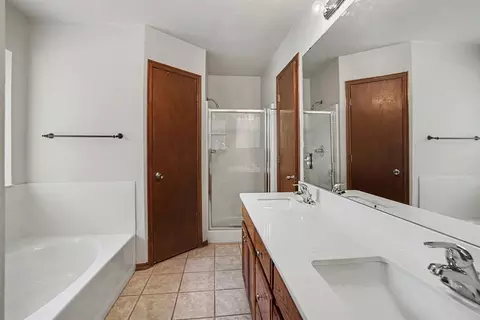 Bath - 2133 Harbor Dr, Norman, OK 73071 photo 1 of 4