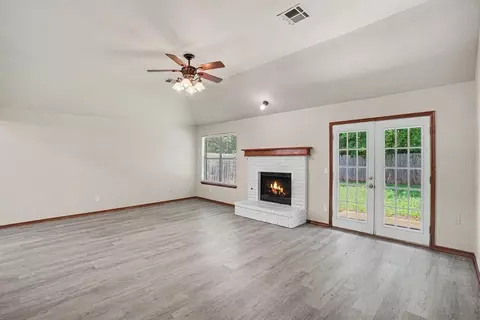 Living - 2133 Harbor Dr, Norman, OK 73071 photo 2 of 4