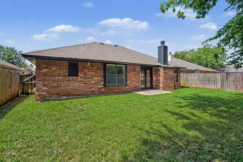 Exterior - 2133 Harbor Dr, Norman, OK 73071 photo 3 of 4