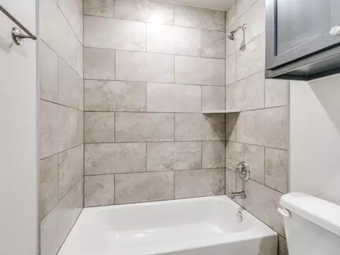 Bath - 1617 Highland Loop, Guthrie, OK 73044 photo 5 of 6