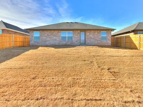 Exterior - 1617 Highland Loop, Guthrie, OK 73044 photo 1 of 2