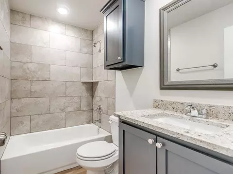 Bath - 1617 Highland Loop, Guthrie, OK 73044 photo 4 of 6