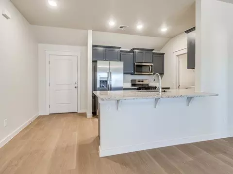 Kitchen - 1617 Highland Loop, Guthrie, OK 73044 photo 5 of 5