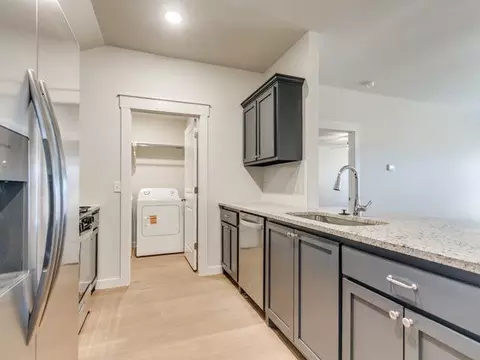 Kitchen - 1617 Highland Loop, Guthrie, OK 73044 photo 4 of 5