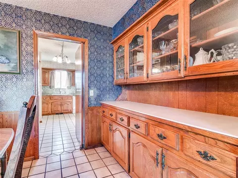 Dining - 29805 SE 29th St, Mcloud, OK 74851 photo 3 of 4