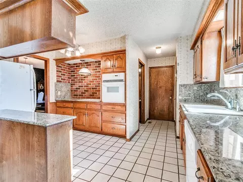 Kitchen - 29805 SE 29th St, Mcloud, OK 74851 photo 3 of 6