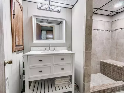 Bath - 29805 SE 29th St, Mcloud, OK 74851 photo 3 of 3