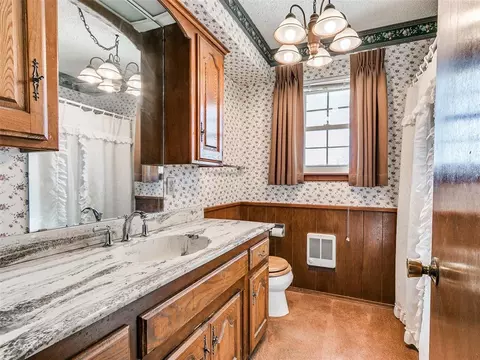 Bath - 29805 SE 29th St, Mcloud, OK 74851 photo 1 of 3