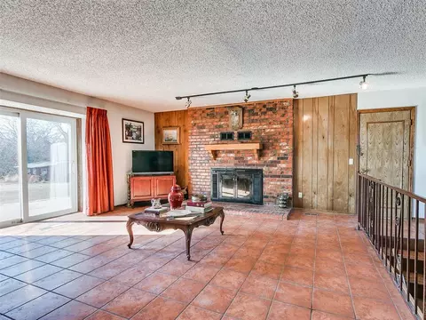 Living - 29805 SE 29th St, Mcloud, OK 74851 photo 2 of 4