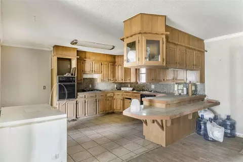 Kitchen - 347368 E 800 Rd, Cushing, OK 74023 photo 2 of 2