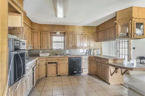 Kitchen - 347368 E 800 Rd, Cushing, OK 74023 photo 1 of 2